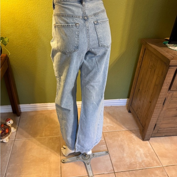 Frame Denim Light Wash Jeans - Picture 10 of 17